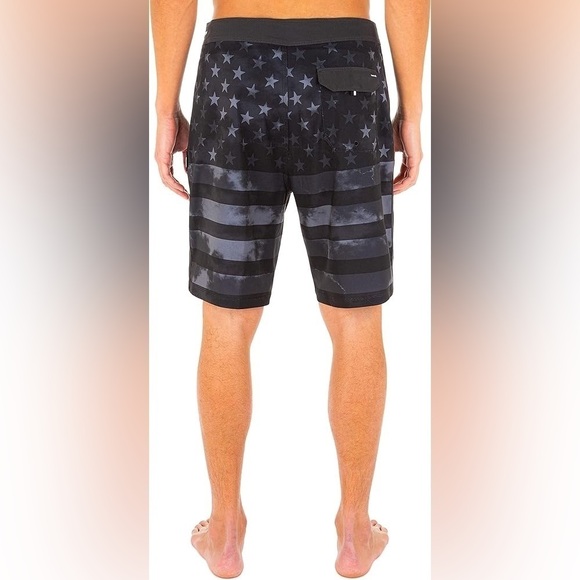 Hurley Mens Patriot Cheers 20” board shorts - Picture 2 of 4